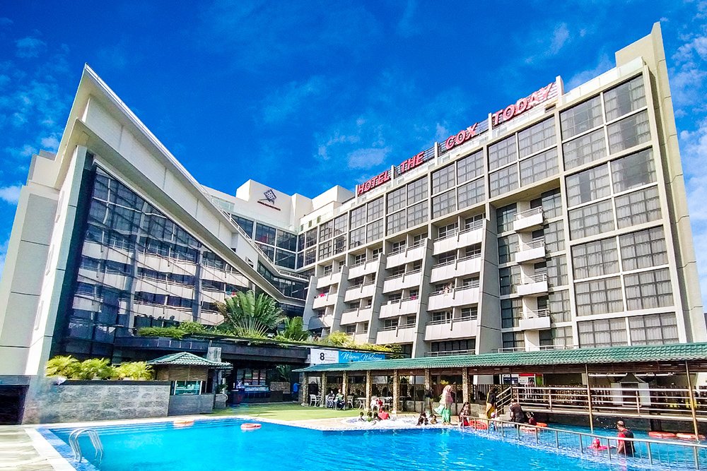 Hotel The Cox Today exterior and swimming pool