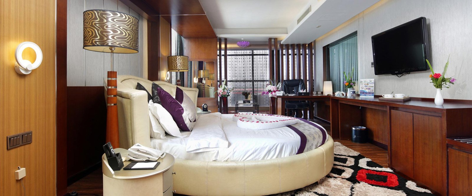 Hotel The Cox Today room interior